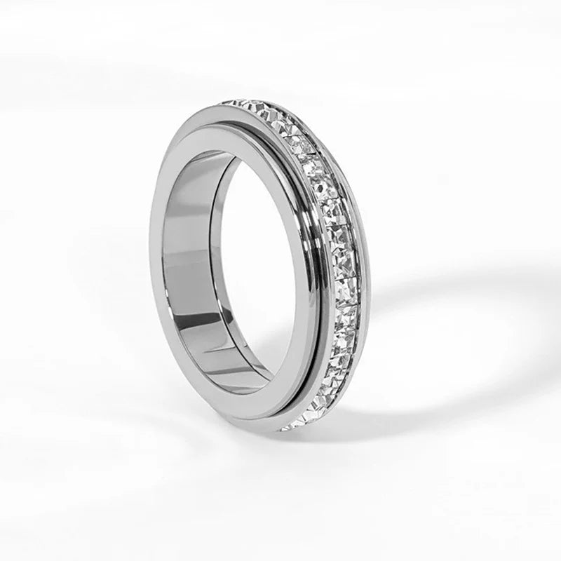 🔥【Compra 1 y llévate 1 gratis】✨Anillo Giratorio con Brillo de Cielo Estrellado para Mujer Lujo Ligero Pareja Acero Titanio